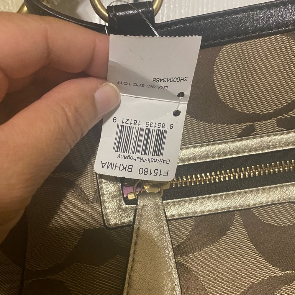 Brand new signature Coach bag - Picture 10 of 10